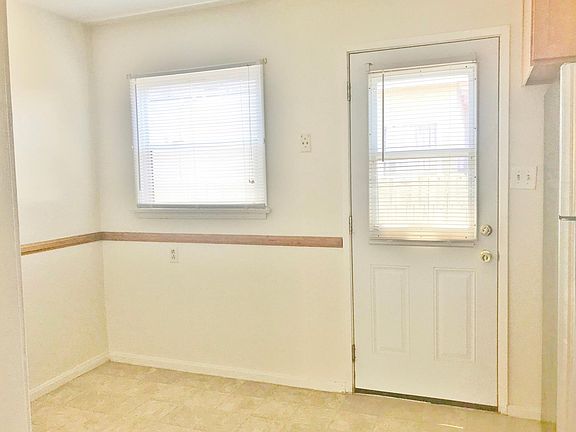 4th image of 12535 Menlo Ave APT B