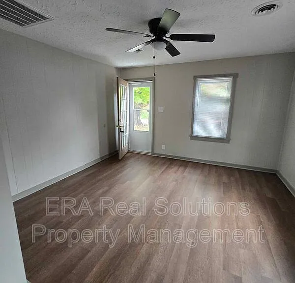 8 Highland Ave — Photo 3