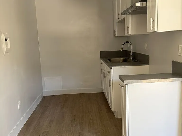 8029 S Hoover St — Photo 9