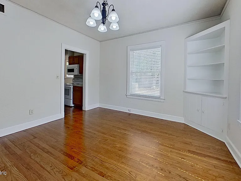 1651 Flagler Ave — Photo 11
