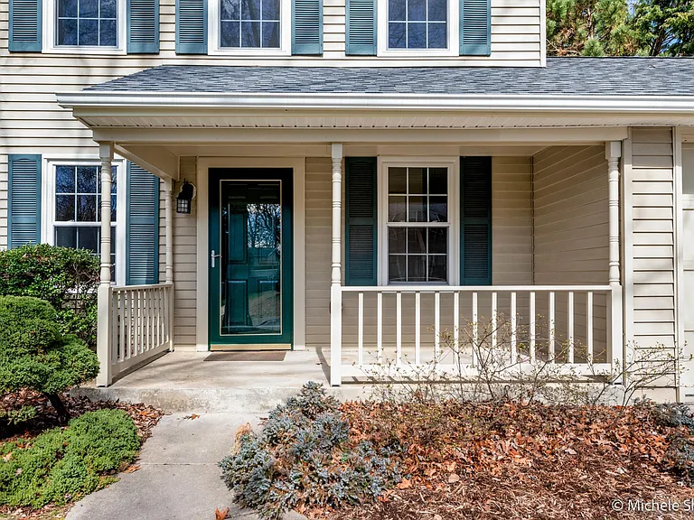 272 Yale Ct — Photo 39