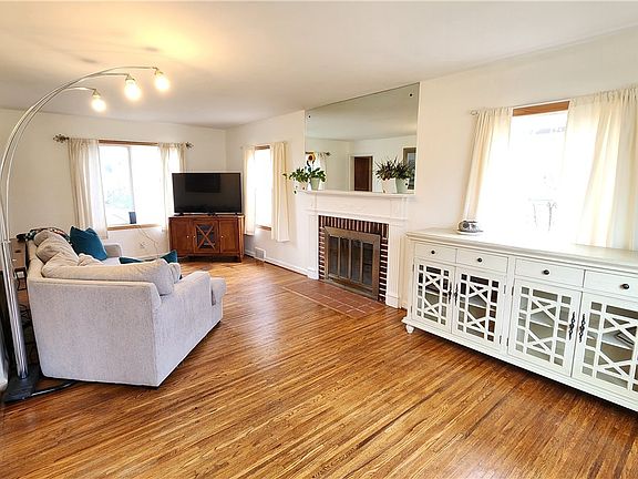 5th image of 361 Barry Rd