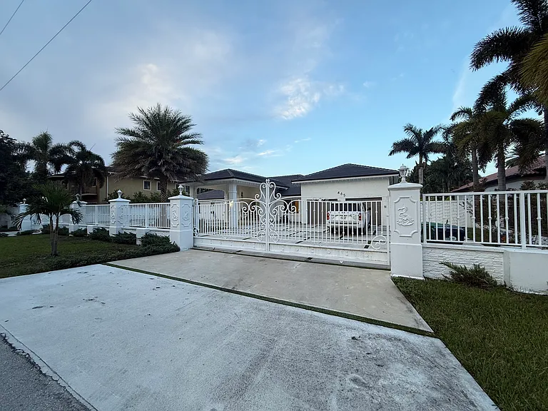 465 NW 119th Ave — Photo 17