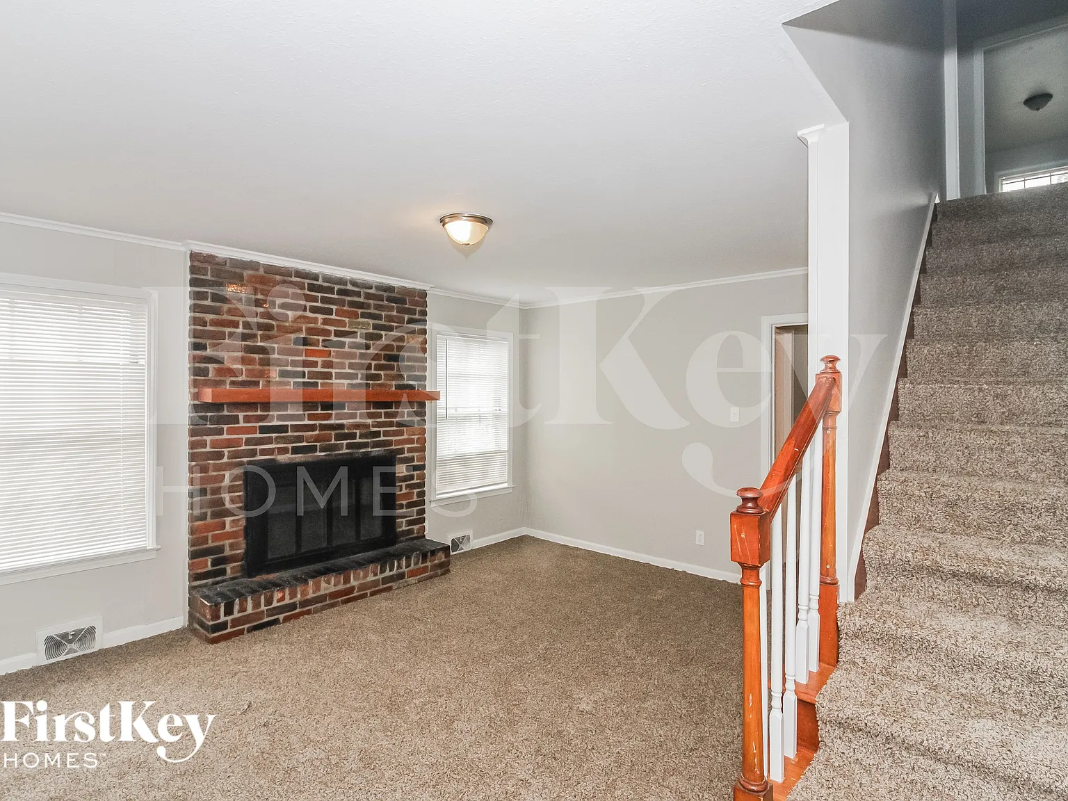 5 bed, 2.0 bath, 2535 sqft, $1,690 — Photo 2
