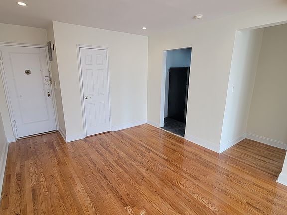 4th image of 3335 76th St APT 5H