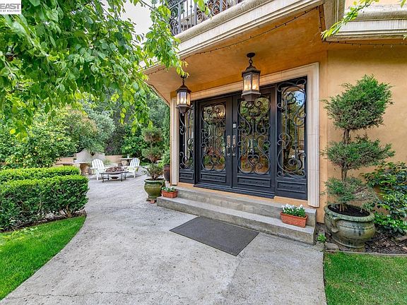 5th image of 35655 Palomares Rd