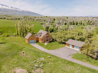 1225 Country Ln, Lamoille, NV 89828