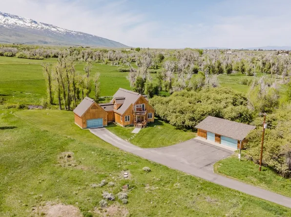 1225 Country Ln, Lamoille, NV 89828