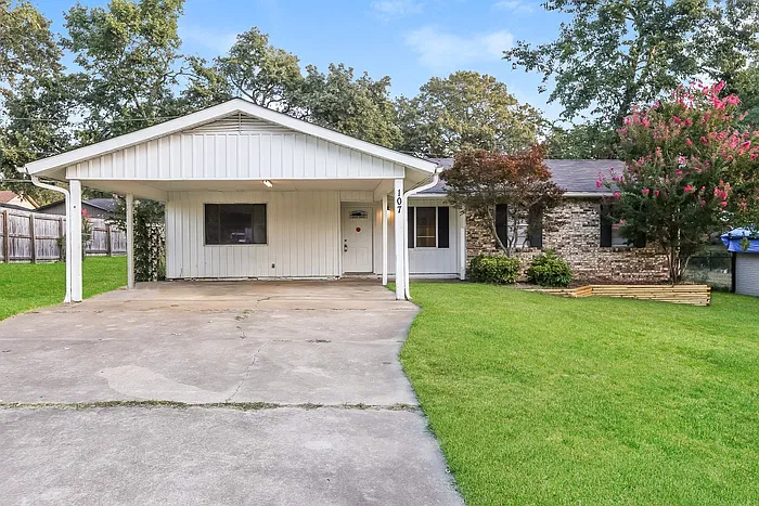 4 bed, 2.0 bath, 1329 sqft, $1,498 — Photo 1