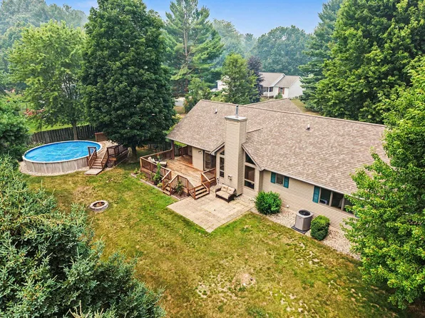 68340 Riverview Dr, South Haven, MI 49090