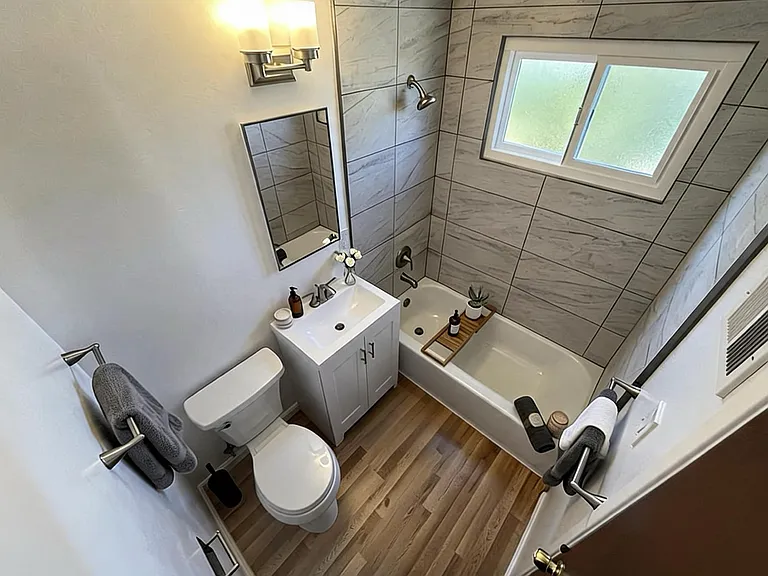 1339 Francisco St #D — Photo 4