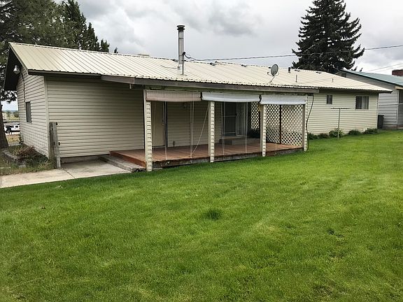 Back yard w/covered porch