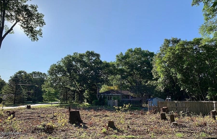 1st image of 14438 Pinewood Dr