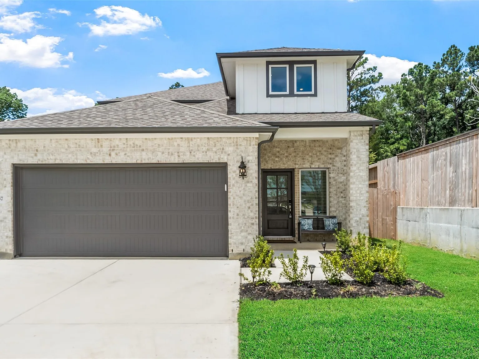 4 bed, 2.5 bath, 1986 sqft, $2,200 — Photo 2