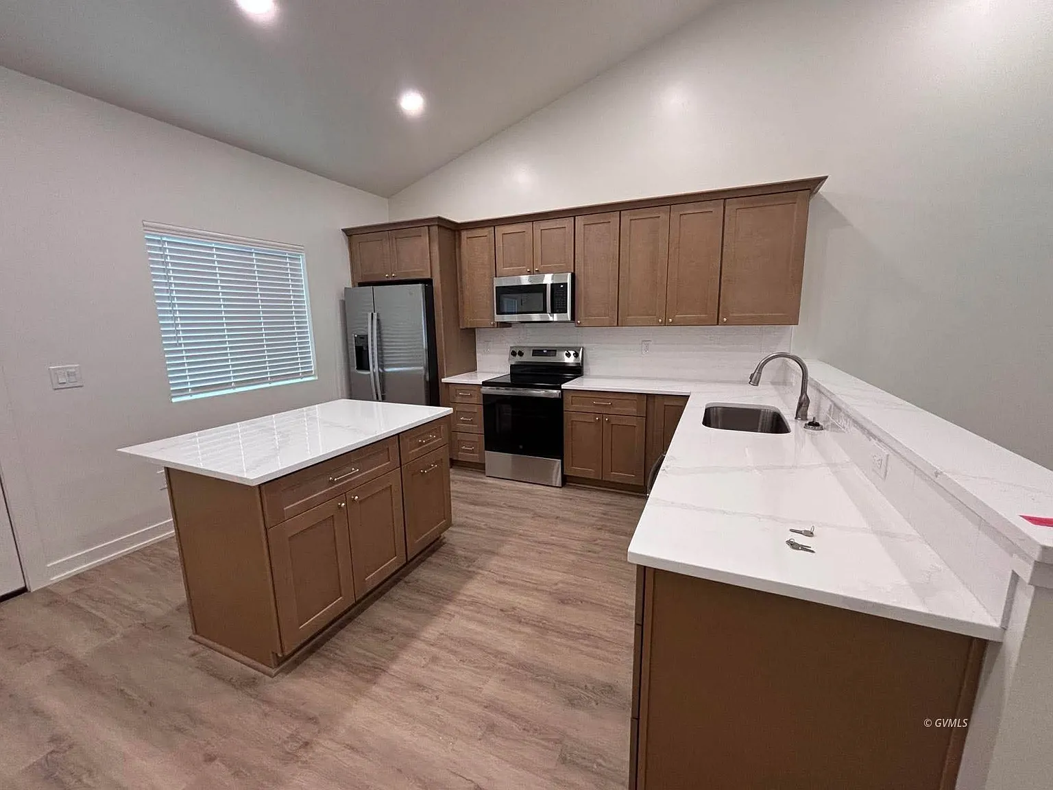 2 bed, 912 sqft, $1,750 — Photo 4