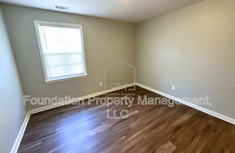672 Carpenter St — Photo 15