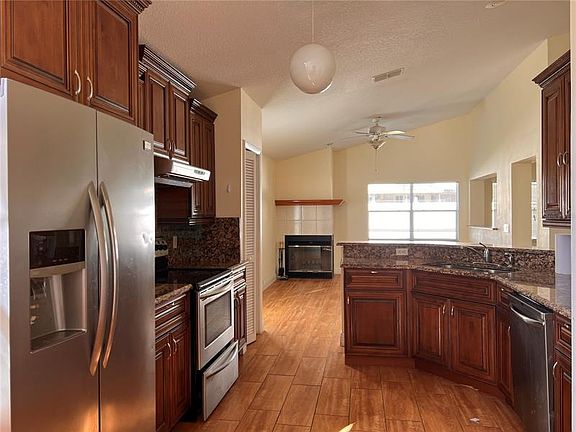 3rd image of 2073 River Park Blvd