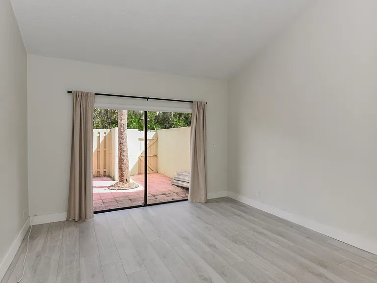 1400 NW 9th Ave #B-8 — Photo 20