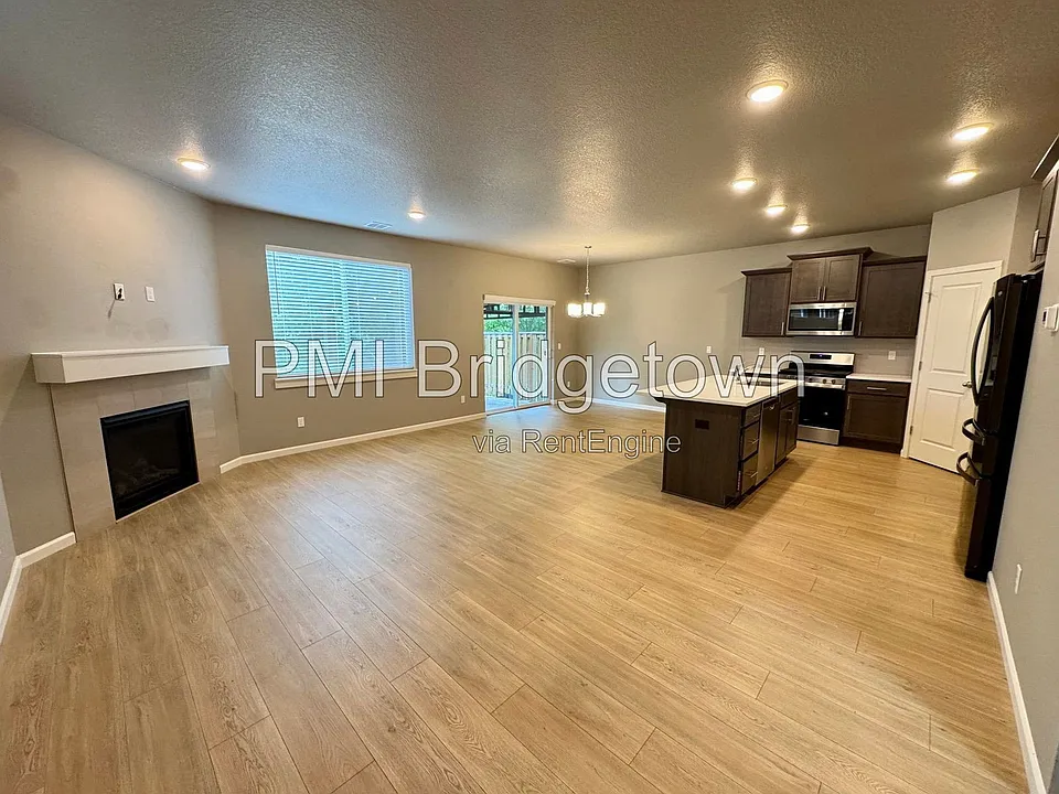 3715 SW 190th Ter