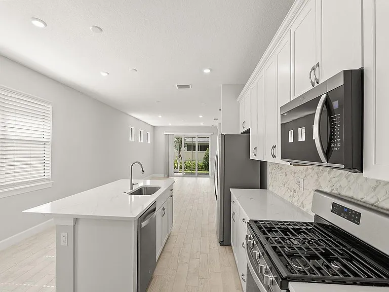 4501 Nautilus Cir — Photo 3