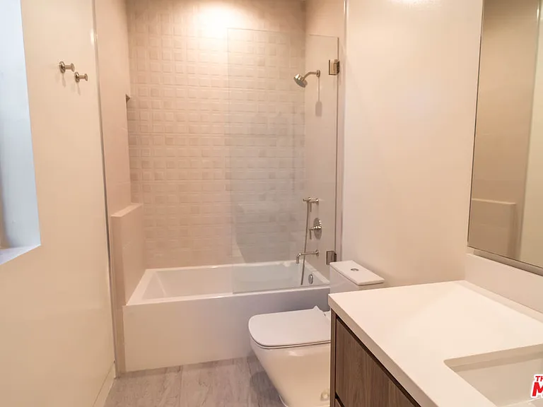 829 N Ogden Dr — Photo 31