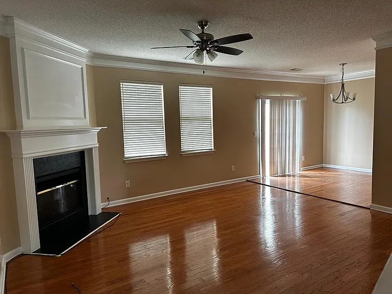 381 Weatherstone Pl — Photo 4