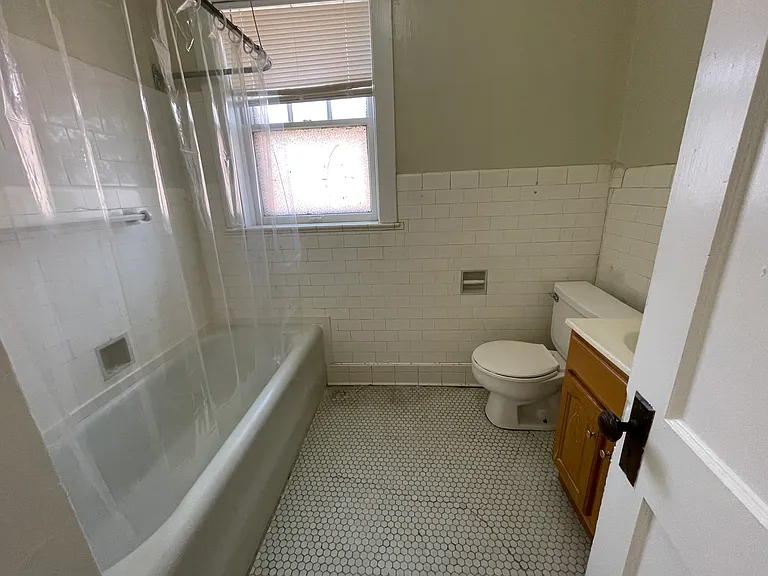 744 Syracuse Ave — Photo 8