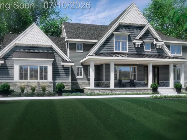 305 Roanoke Dr, Bloomfield Hills, MI 48301