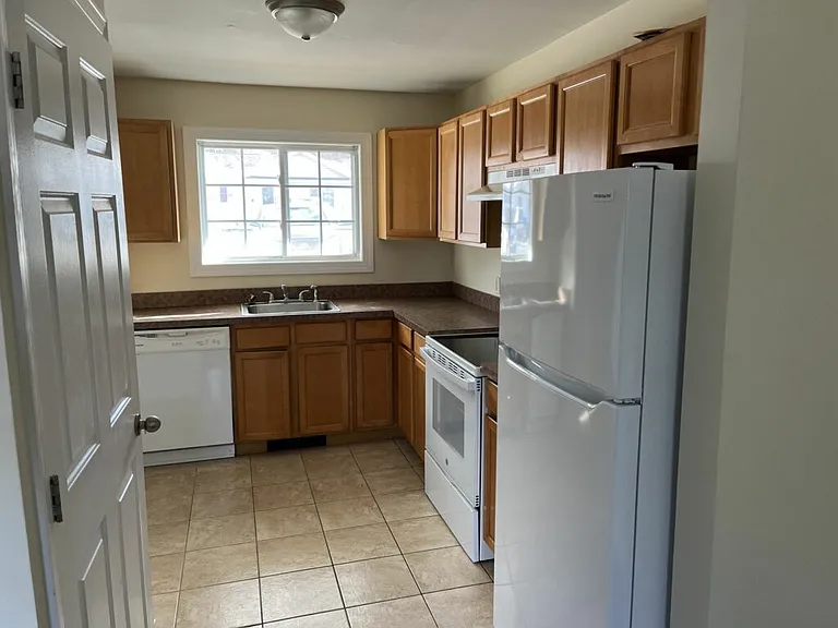 Country View Manors at Dunmore — Photo 10