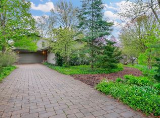 5725 Hillcrest Rd, Downers Grove, IL 60516