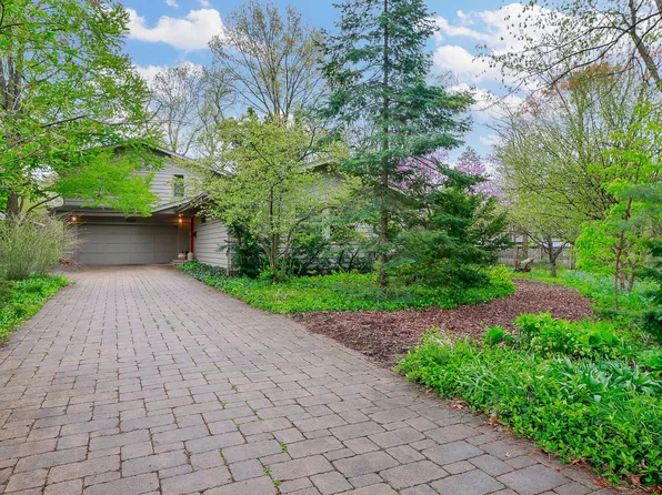 5725 Hillcrest Rd, Downers Grove, IL 60516