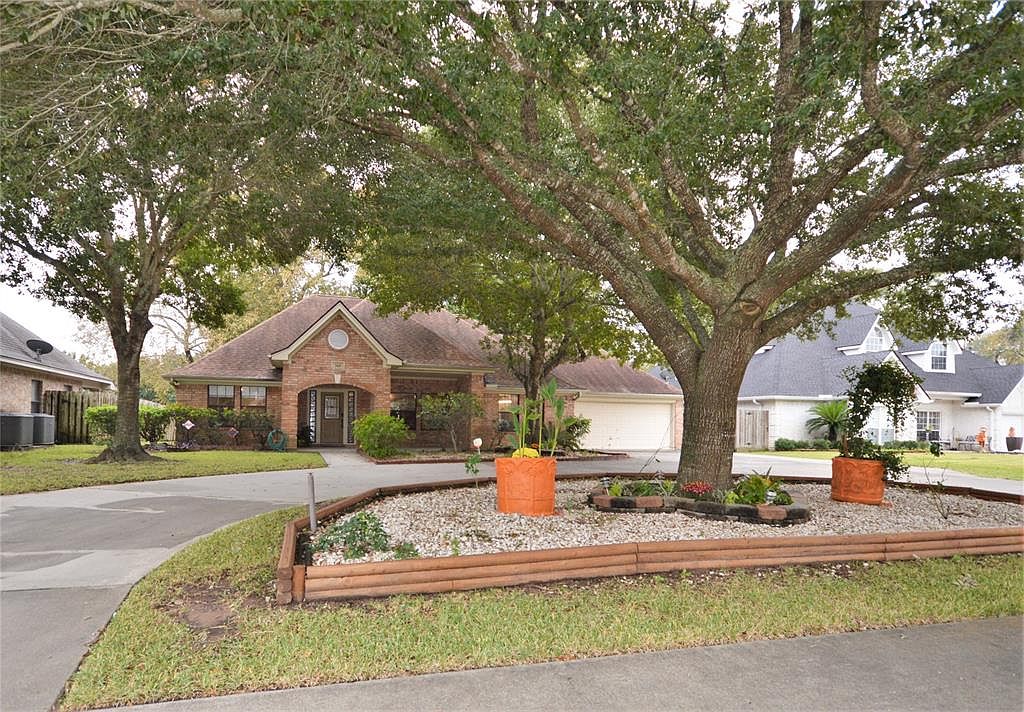 360 E Adoue St, Alvin, TX 77511 Zillow