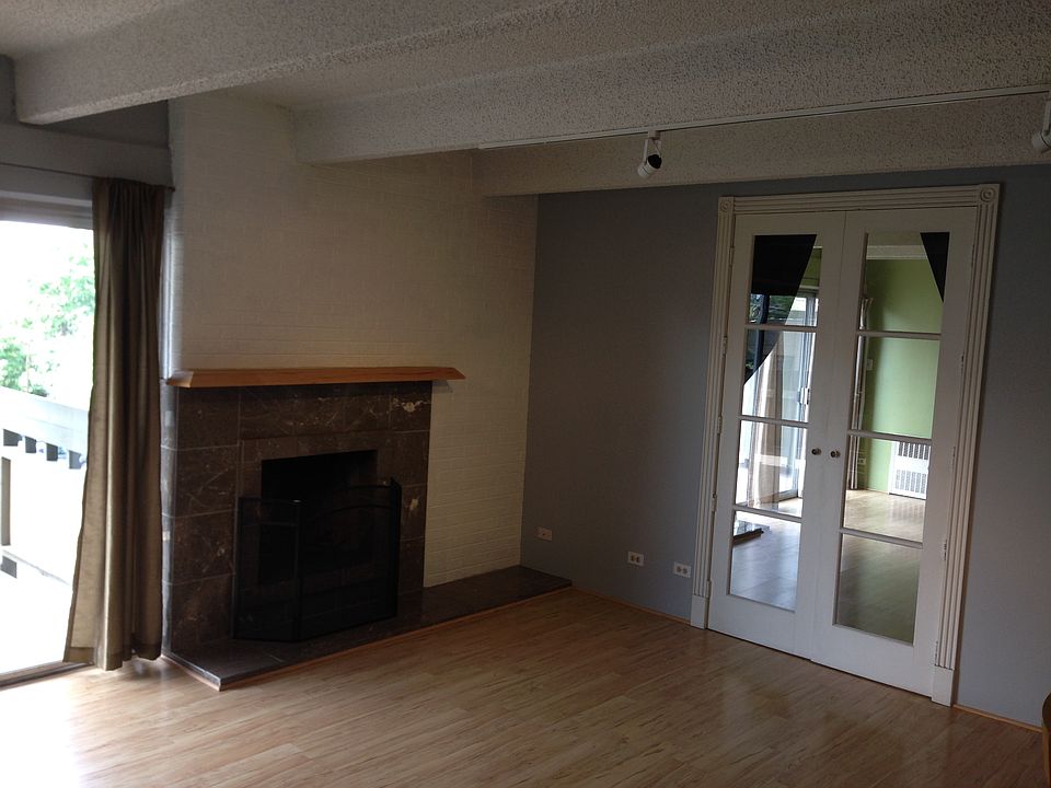 Living room with fireplace