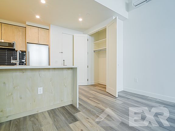 3rd image of 160 Clarkson Ave #1V