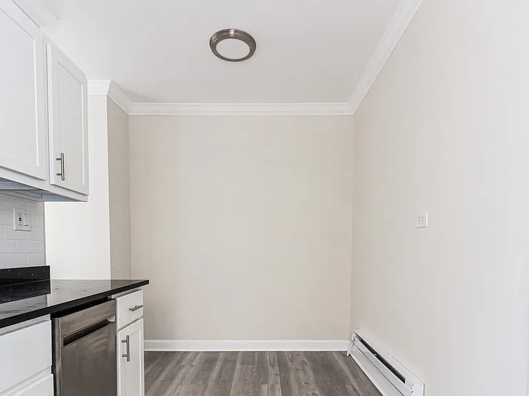 837 W Cornelia Ave #1N — Photo 3