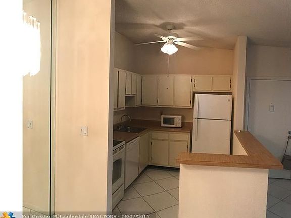 4th image of 7104 Ashmont Cir #201