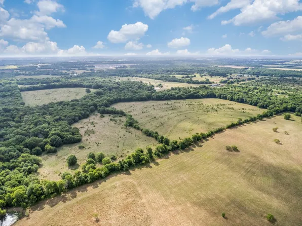 95 Meadowlake Dr, Sherman, TX 75092