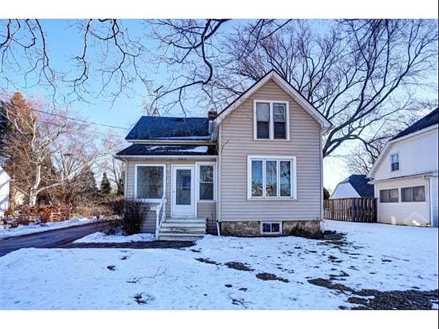 2nd image of 906 S Kernan Ave