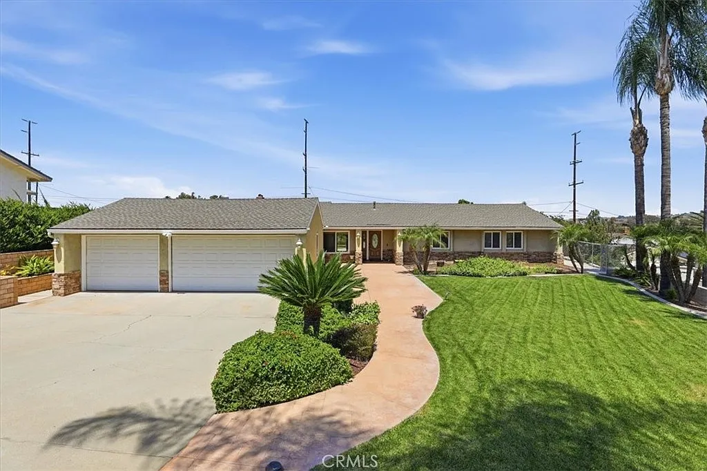 Building Photo - 16540 Wagon Wheel Dr