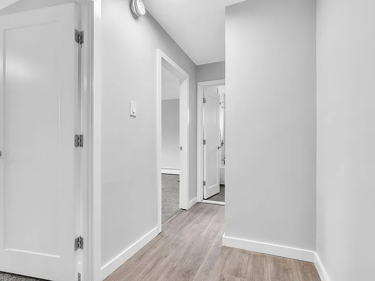 Tremont Court Apartments — Photo 11
