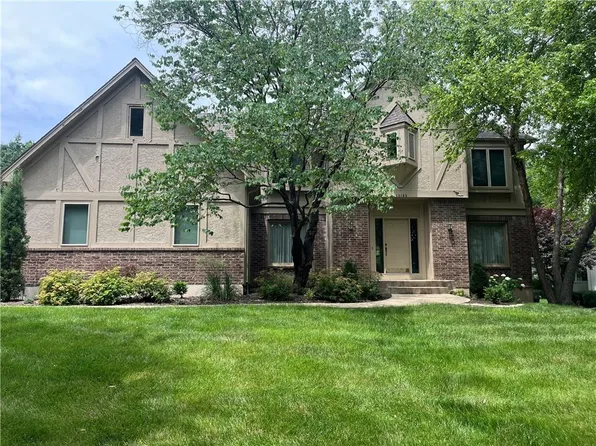 13108 Windsor Cir, Leawood, KS 66209
