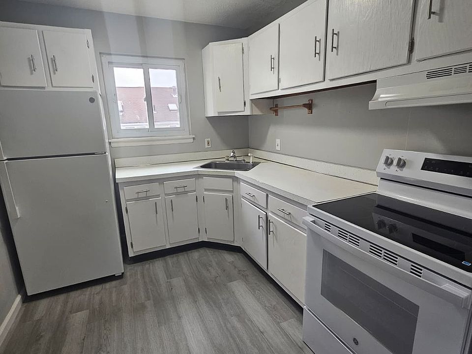 1st image of 80 Farmington Ave APT B9