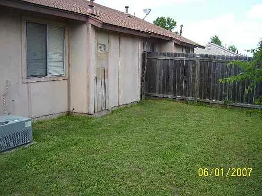 8904 Meadow Trce — Photo 10