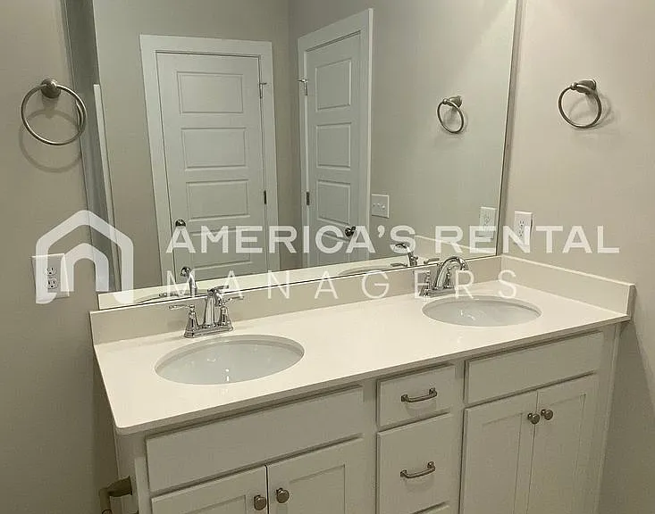 581 Andrew Dr — Photo 17
