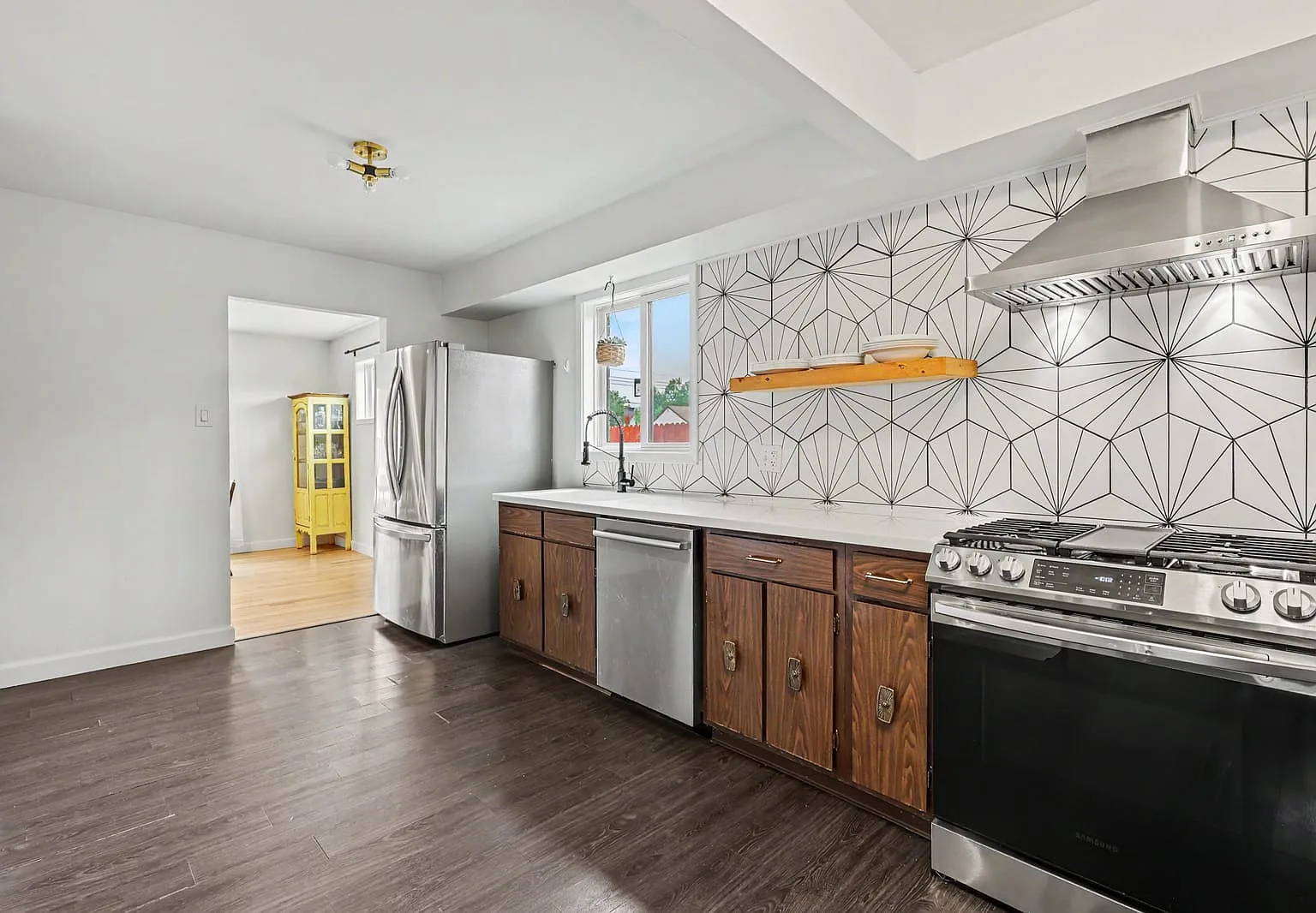 4 bed, 2148 sqft, $3,200 — Photo 4