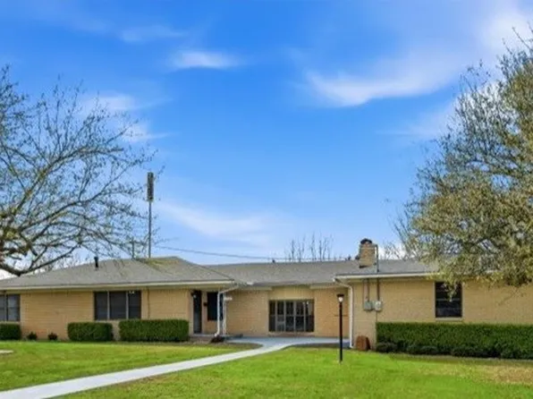 1106 Central Ave, Bowie, TX 76230