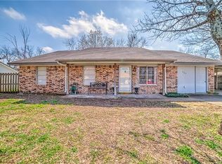 523 W Neal St, Pilot Point, TX 76258