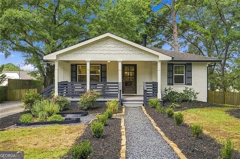 1st image of 932 Sharon Cir SE