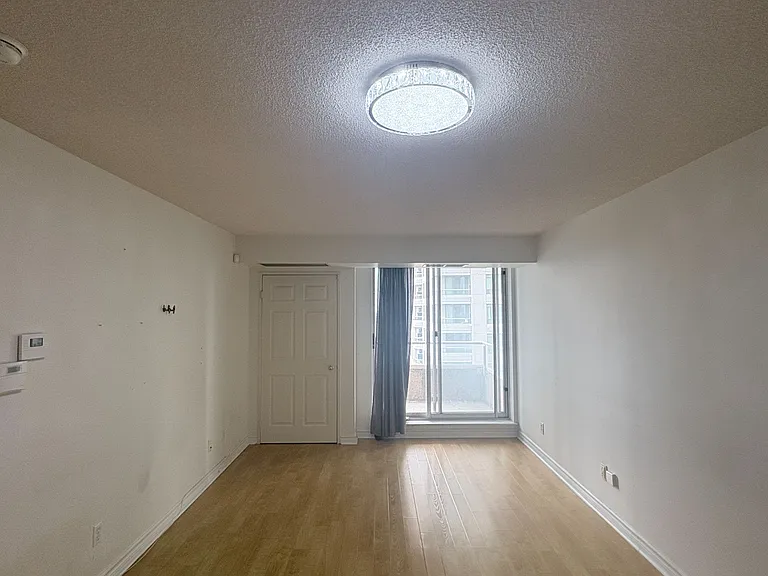 35 Empress Ave #2008 — Photo 4