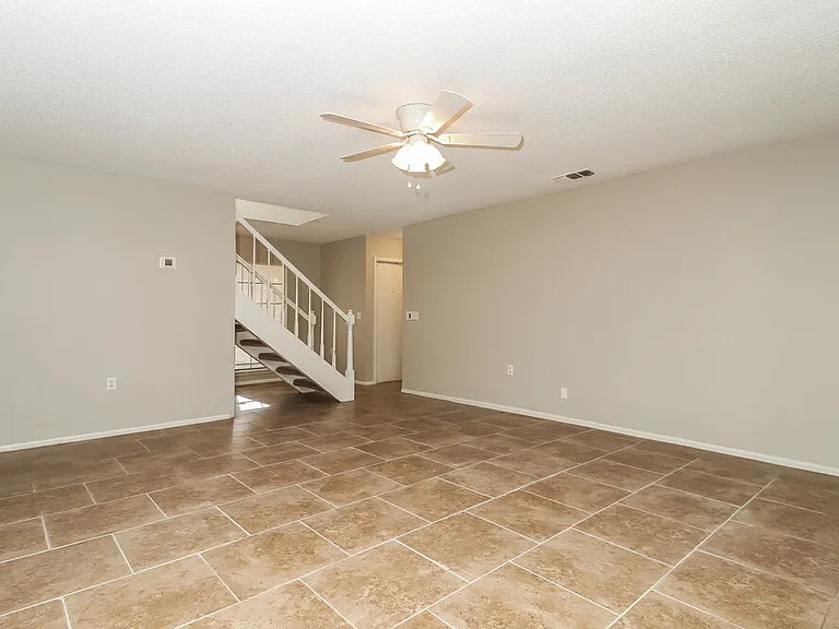 6803 Highland Blfs — Photo 4
